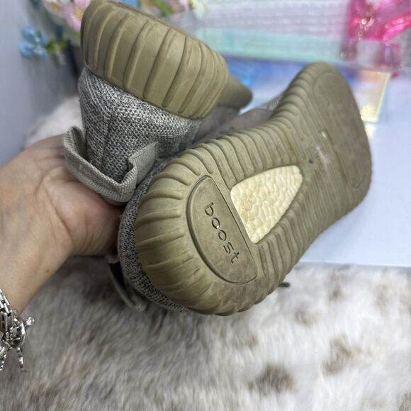 Athletic_Shoes